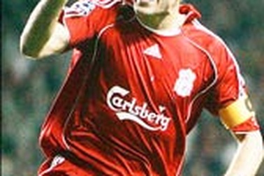 Gullit: “Lãng phí quá tài năng Gerrard!”