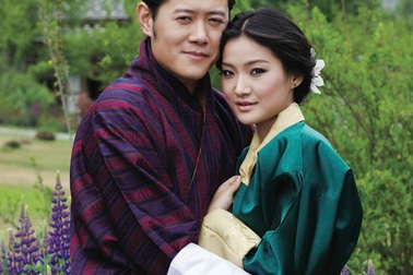 Chuyện tình “nàng lọ lem” với ông vua điển trai ở xứ sở hạnh phúc