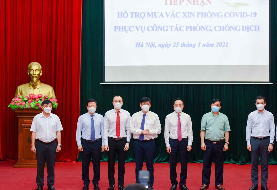 DOJI và TPBank trao tặng 20 tỷ đồng tới Quỹ vắc xin phòng Covid-19 - 3 DOJI và TPBank trao tặng 20 tỷ đồng tới Quỹ vắc xin phòng Covid-19 - 3