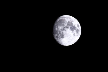 Trăng tròn ảnh hưởng đến giấc ngủ và chu kỳ kinh nguyệt như thế nào?