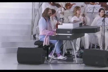 Cara Delevingne cá tính trên sàn catwalk