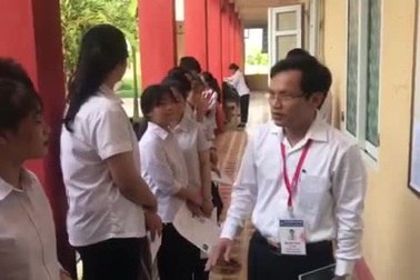 Ông Mai Văn Trinh căn dặn thí sinh trước giờ thi