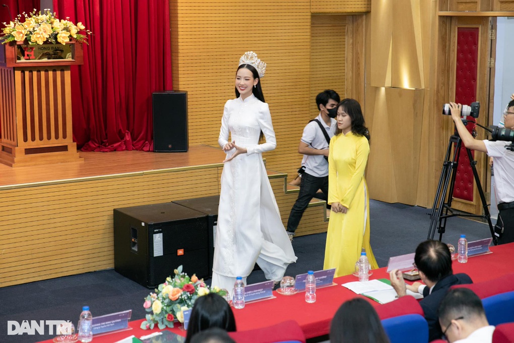 Hoa hậu Bảo Ngọc gây choáng với đôi chân 1,23m dài nhất showbiz Việt - 5 Hoa hậu Bảo Ngọc gây choáng với đôi chân 1,23m dài nhất showbiz Việt - 5