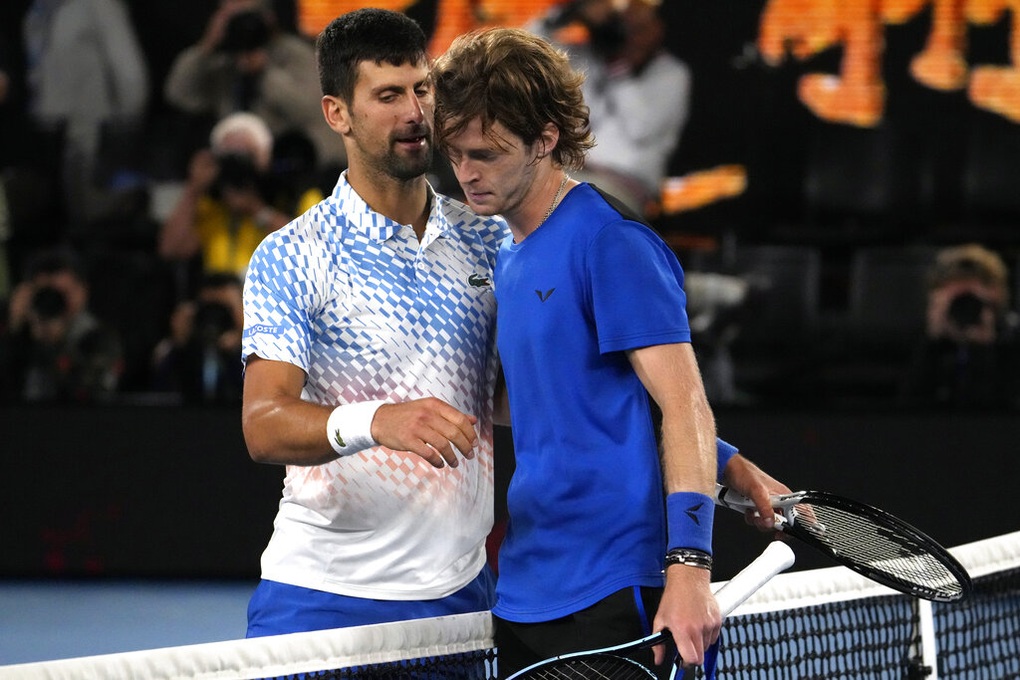 Novak Djokovic lên tiếng về chấn thương trước bán kết Australian Open - 2 Novak Djokovic lên tiếng về chấn thương trước bán kết Australian Open - 2