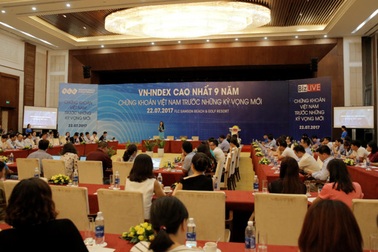 Kinh tế năm 2017: "Còn chặng đường gian khổ phía trước"