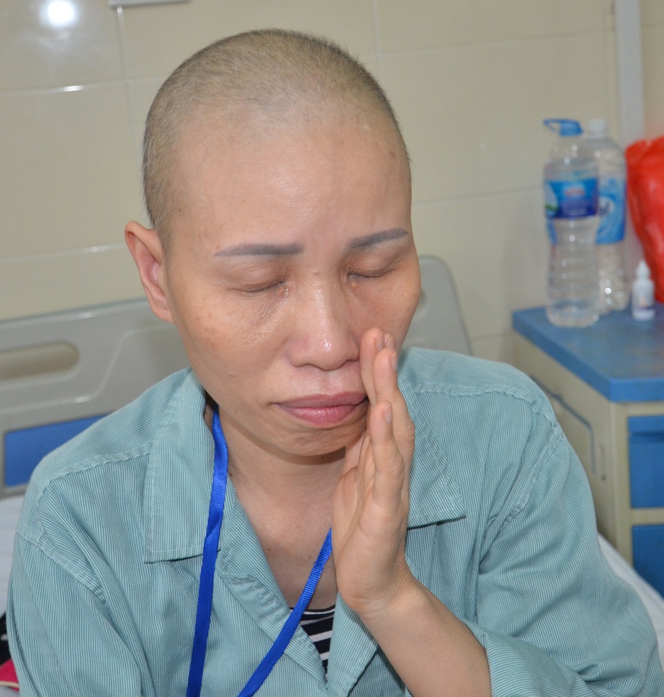 Xót xa cảnh cô giáo mầm non đau đớn chống chọi bệnh ung thư quái ác - 5 Xót xa cảnh cô giáo mầm non đau đớn chống chọi bệnh ung thư quái ác - 5