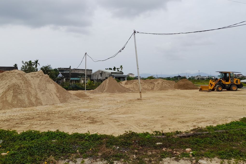 Chủ tịch Quảng Nam chỉ đạo “giải cơn khát” cát xây dựng cho Đà Nẵng - 2 Chủ tịch Quảng Nam chỉ đạo “giải cơn khát” cát xây dựng cho Đà Nẵng - 2