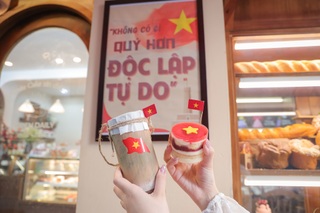 "Cà phê yêu nước" rực đỏ khắp Hà Nội, bán cả trăm cốc/ngày - 13