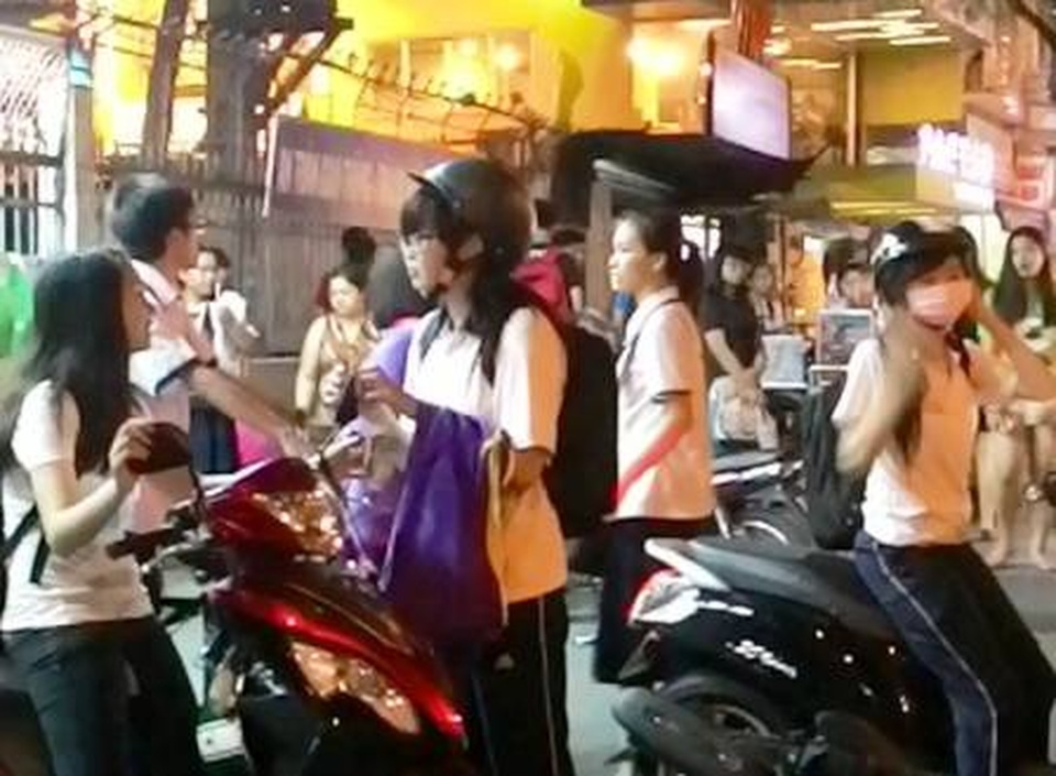 Học thêm trong trường nhiều nhất 18 tiết/tuần: “Cơi nới” quá tay? - 3 Học thêm trong trường nhiều nhất 18 tiết/tuần: “Cơi nới” quá tay? - 3