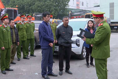 Khám xét khẩn cấp 2 trung tâm đăng kiểm tại Hà Nội, bắt 2 lãnh đạo