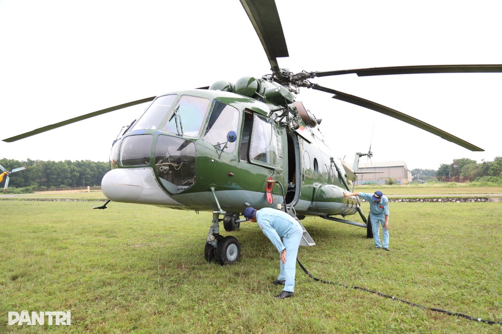 Tiết lộ đội hình bay kéo cờ lần đầu xuất hiện trên bầu trời Hà Nội cho 2/9 - 2 Tiết lộ đội hình bay kéo cờ lần đầu xuất hiện trên bầu trời Hà Nội cho 2/9 - 2