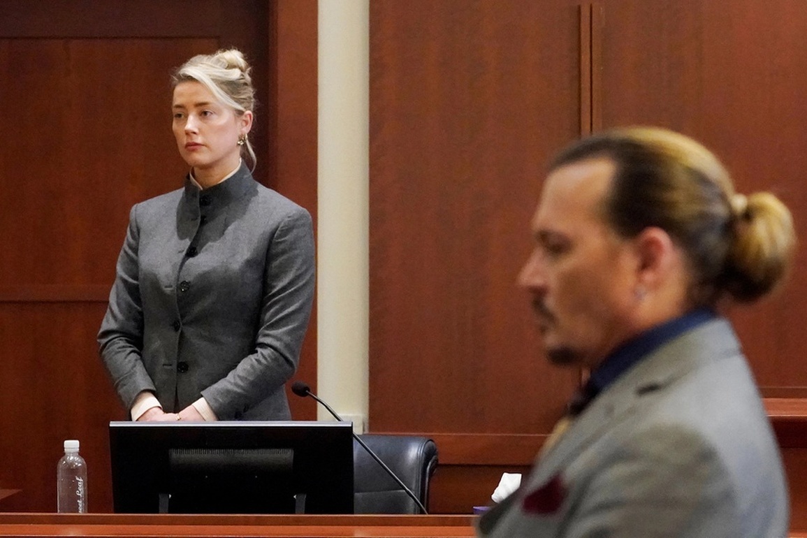 Amber Heard lloró y negó la acusación de defecar en la cama - 5