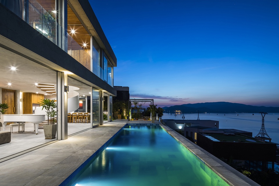 Biệt thự đá độc đáo ở Nha Trang có ban công ẩn hiện tùy thích - 10