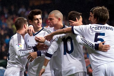 Nhìn lại chiến thắng “chấp người” của Real Madrid