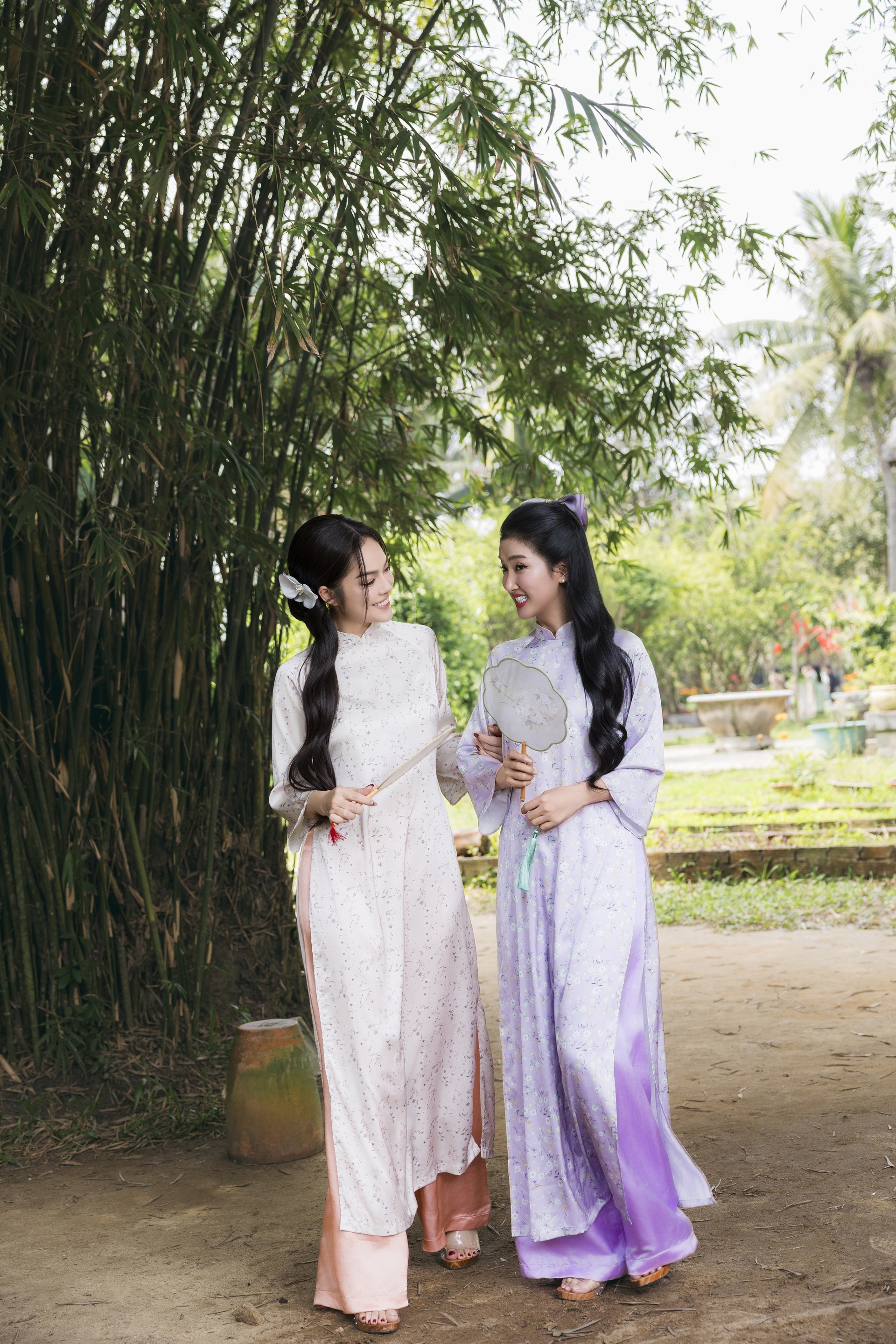Dương Cẩm Lynh và Quỳnh Lam đọ dáng, khoe sắc ngày Tết - 5 Dương Cẩm Lynh và Quỳnh Lam đọ dáng, khoe sắc ngày Tết - 5