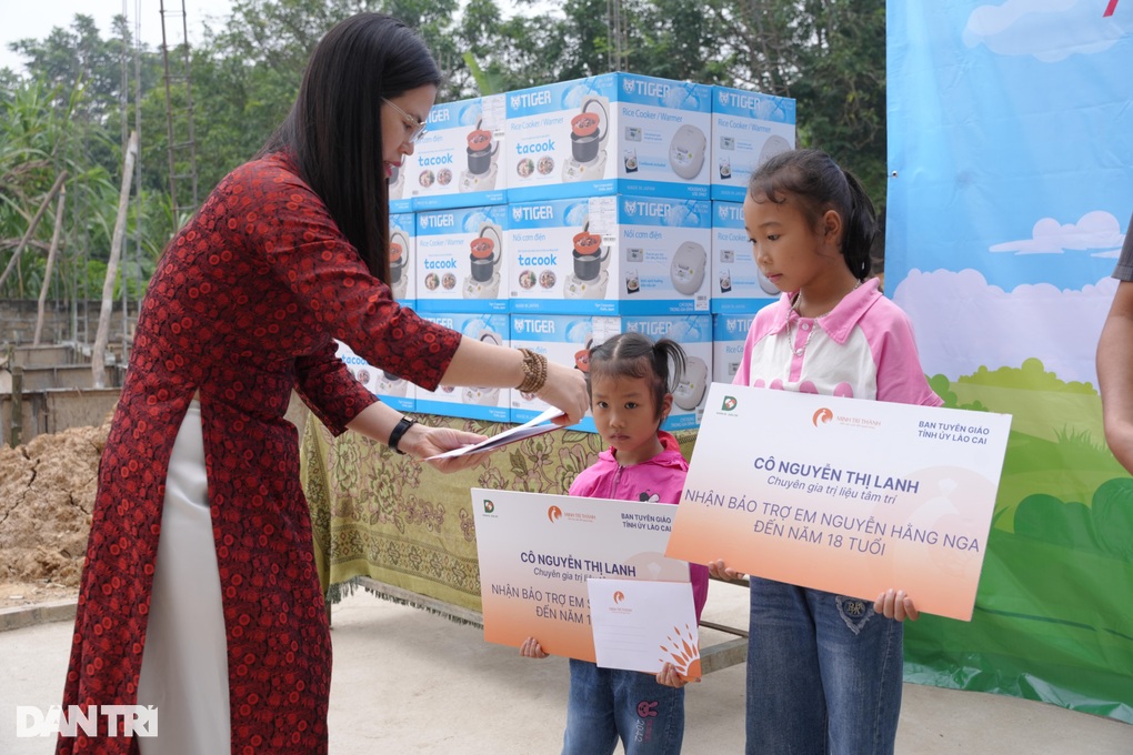 Chuyên gia Nguyễn Thị Lanh nhận bảo trợ 10 trẻ mồ côi tại tỉnh Lào Cai - 10 Chuyên gia Nguyễn Thị Lanh nhận bảo trợ 10 trẻ mồ côi tại tỉnh Lào Cai - 10