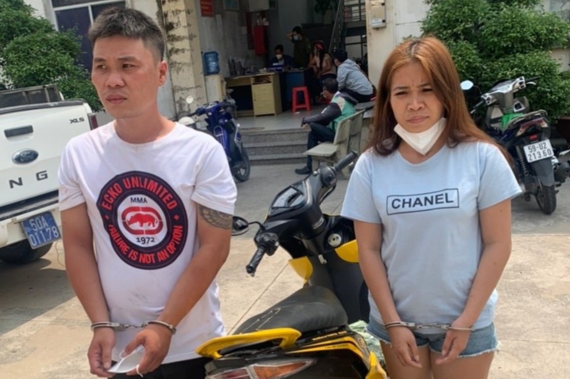 Thanh niên đèo bạn gái đi giật dây chuyền, đụng ngay cảnh sát hình sự - 1 Thanh niên đèo bạn gái đi giật dây chuyền, đụng ngay cảnh sát hình sự - 1