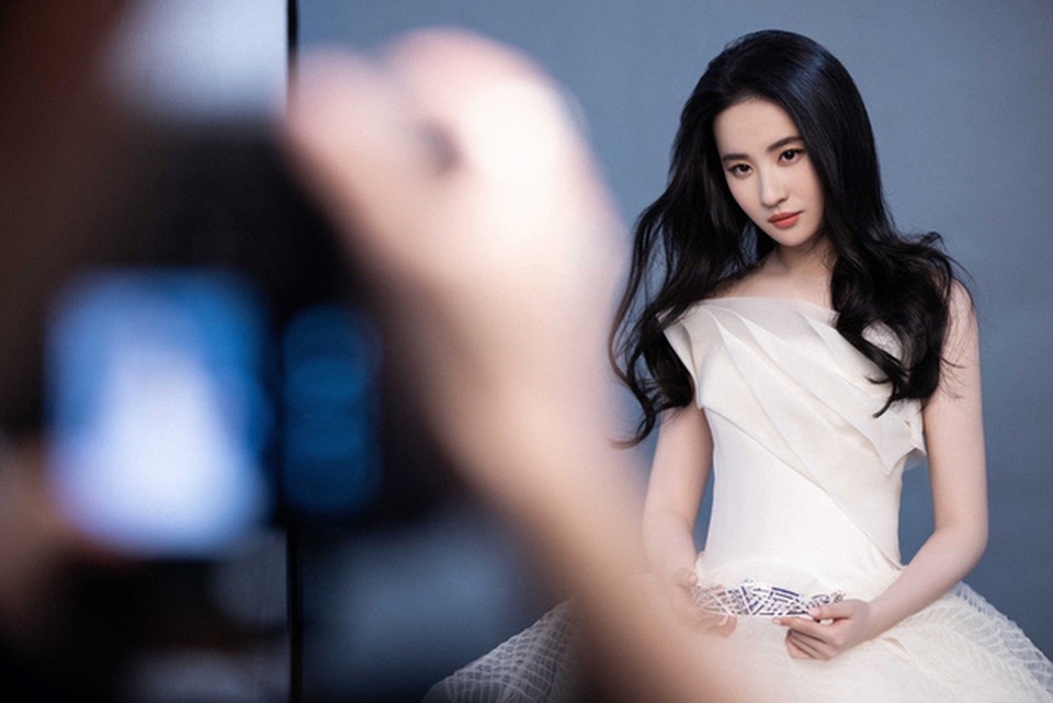 Lưu Diệc Phi lấy lại phong độ thần tiên tỷ tỷ trong ngày tái xuất - 8 Lưu Diệc Phi lấy lại phong độ thần tiên tỷ tỷ trong ngày tái xuất - 8