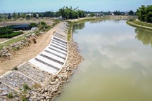 Kè chống sạt lở khẩn cấp "vắng bóng" công nhân