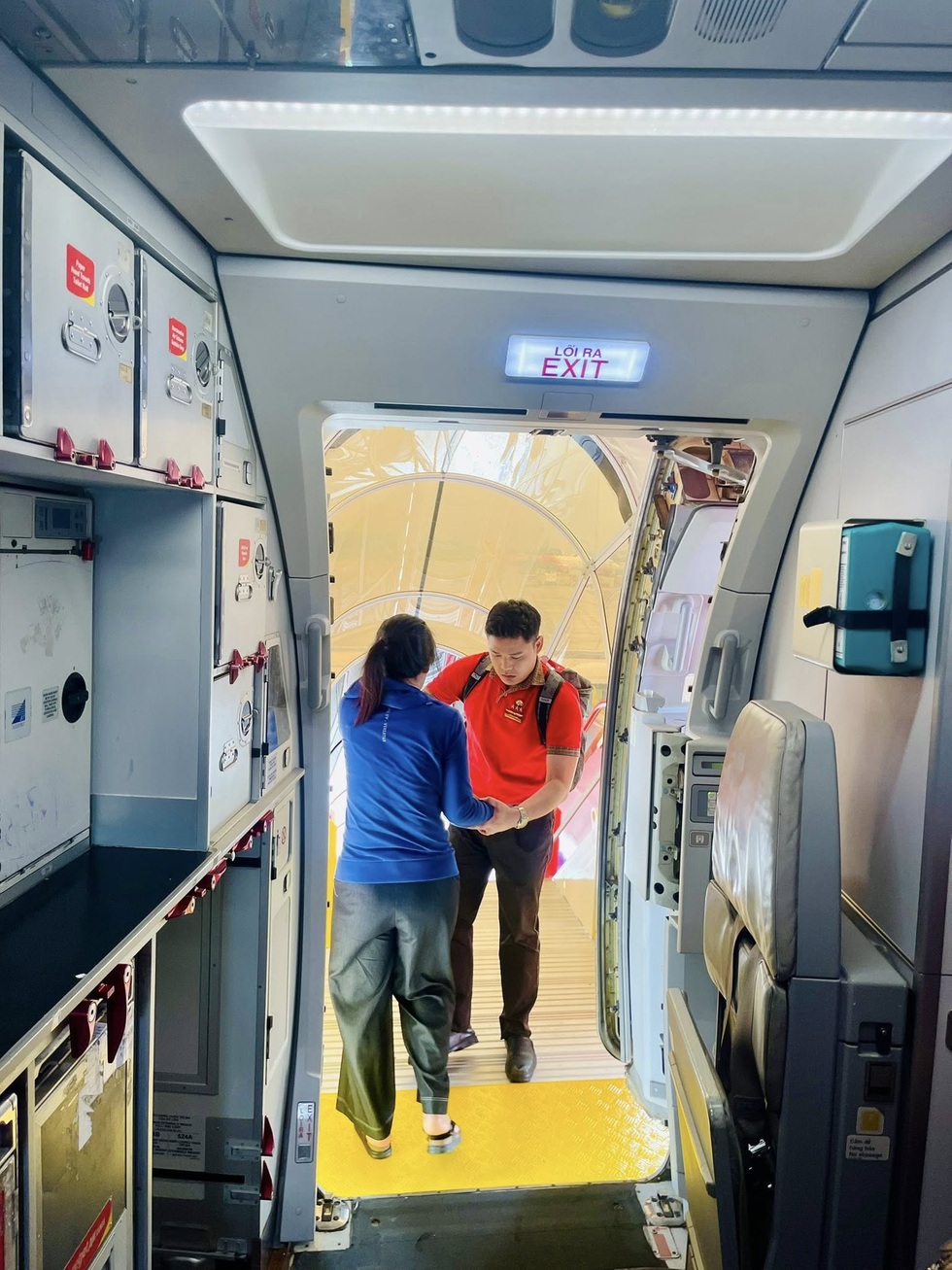 Những chuyến bay thi gan trong cơn bão và quyết định thót tim của cơ trưởng - 10