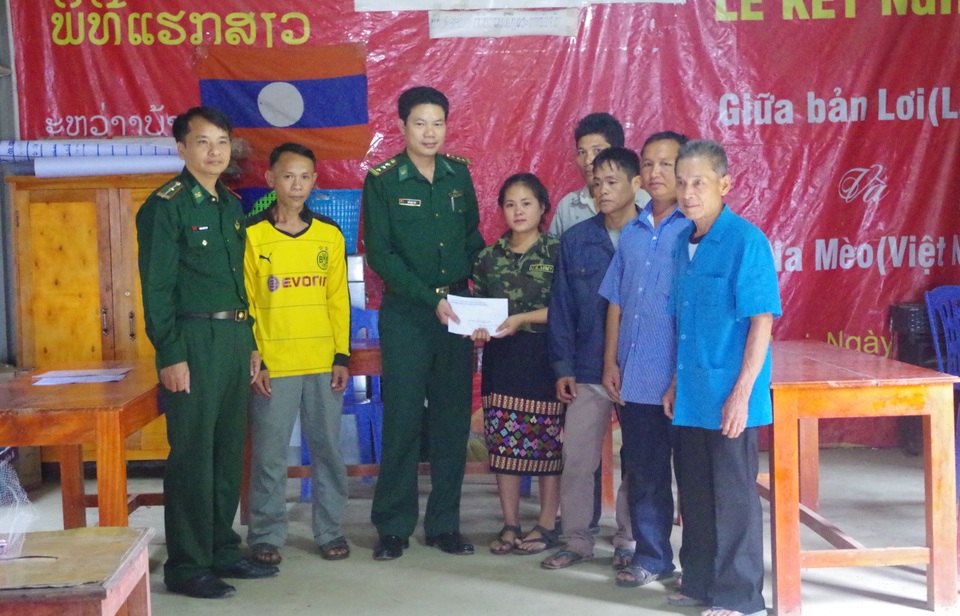 Nâng bước em đến trường ở Đồn biên phòng cửa khẩu Quốc tế Na Mèo - 1 Nâng bước em đến trường ở Đồn biên phòng cửa khẩu Quốc tế Na Mèo - 1
