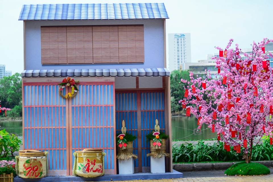 Đường hoa xuân Phú Mỹ Hưng.jpg Đường hoa xuân Phú Mỹ Hưng.jpg