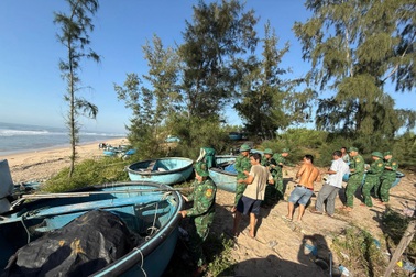 Bão Koto diễn biến phức tạp, Lâm Đồng cấm biển