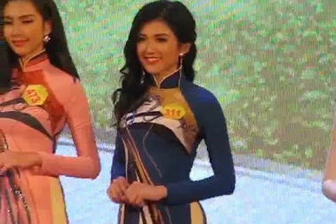 Giây phút đăng quang của các người đẹp Hoa khôi Nam Bộ 2017.