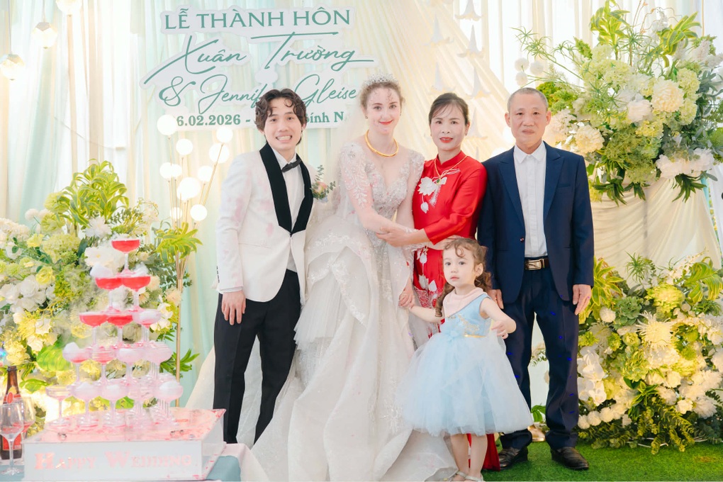 Chàng trai Hưng Yên lấy vợ người Đức xinh như búp bê, cả xóm qua xem mặt - 5