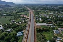 Cao tốc Biên Hòa - Vũng Tàu thành hình, bắt đầu thảm nhựa sau 14 tháng