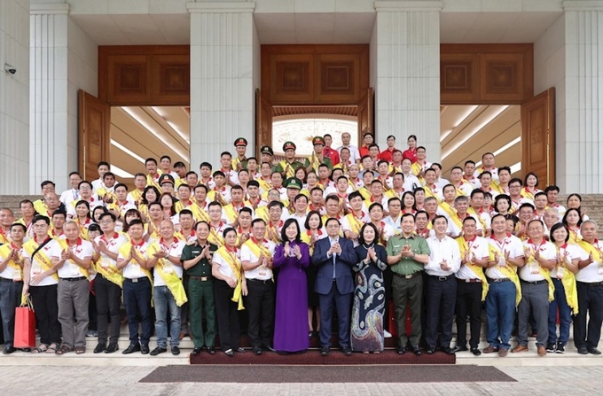Thủ tướng Phạm Minh Chính gặp mặt người hiến máu tình nguyện tiêu biểu toàn quốc năm 2023.