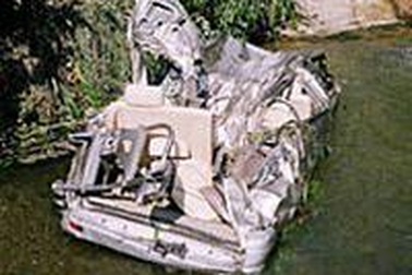 Lào Cai: Xe Jolie lao xuống vực sâu 700m