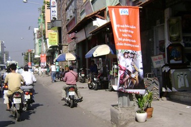 TPHCM: Tạm ngưng cấp phép treo băng-rôn