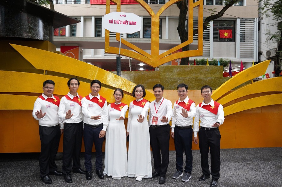 Thành tựu xuất sắc của các anh tài trong khối trí thức trẻ diễu hành A80