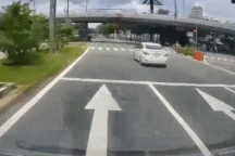 Vụ tai nạn nghiêm trọng giữa xe cứu thương và xe rác gây nhiều tranh cãi