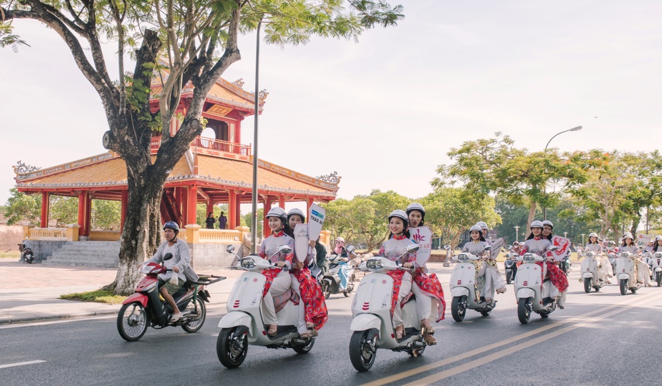 Nữ sinh xinh đẹp trổ tài ở vòng Bán kết Hoa khôi Đại học Huế 2020 - 2 Nữ sinh xinh đẹp trổ tài ở vòng Bán kết Hoa khôi Đại học Huế 2020 - 2