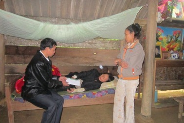 Hơn 20 triệu đồng tiếp tục đến với người phụ nữ cô độc bị gỗ đè