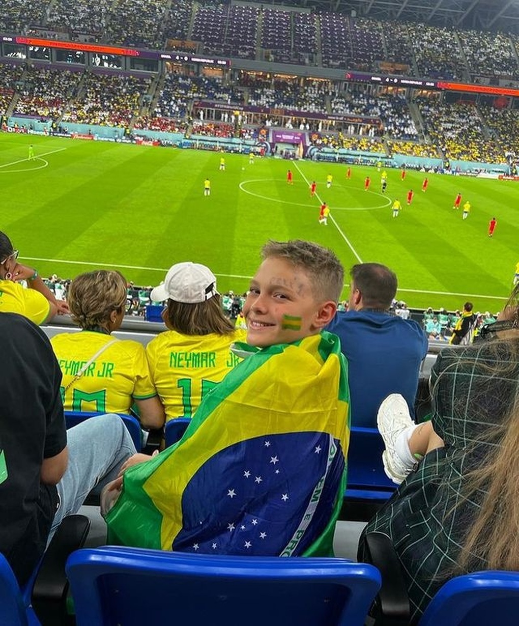 Không chỉ đá bóng hay và giàu có, Neymar còn là quý ông cư xử đẹp khi yêu - 8 Không chỉ đá bóng hay và giàu có, Neymar còn là quý ông cư xử đẹp khi yêu - 8