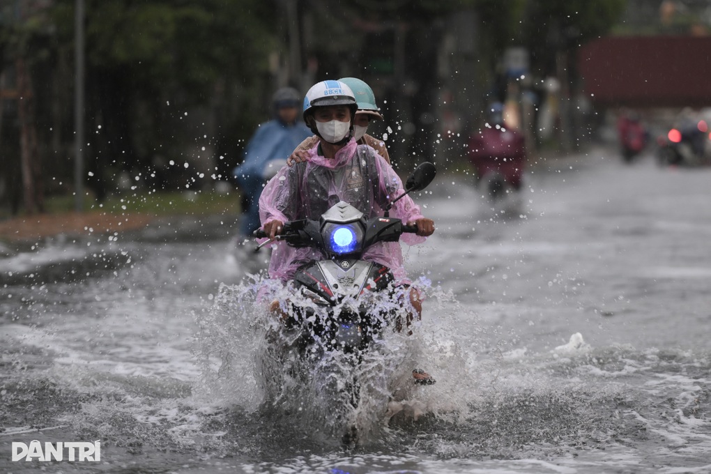 TPHCM và Nam Bộ ngày nắng, chiều tối có mưa dông - 1