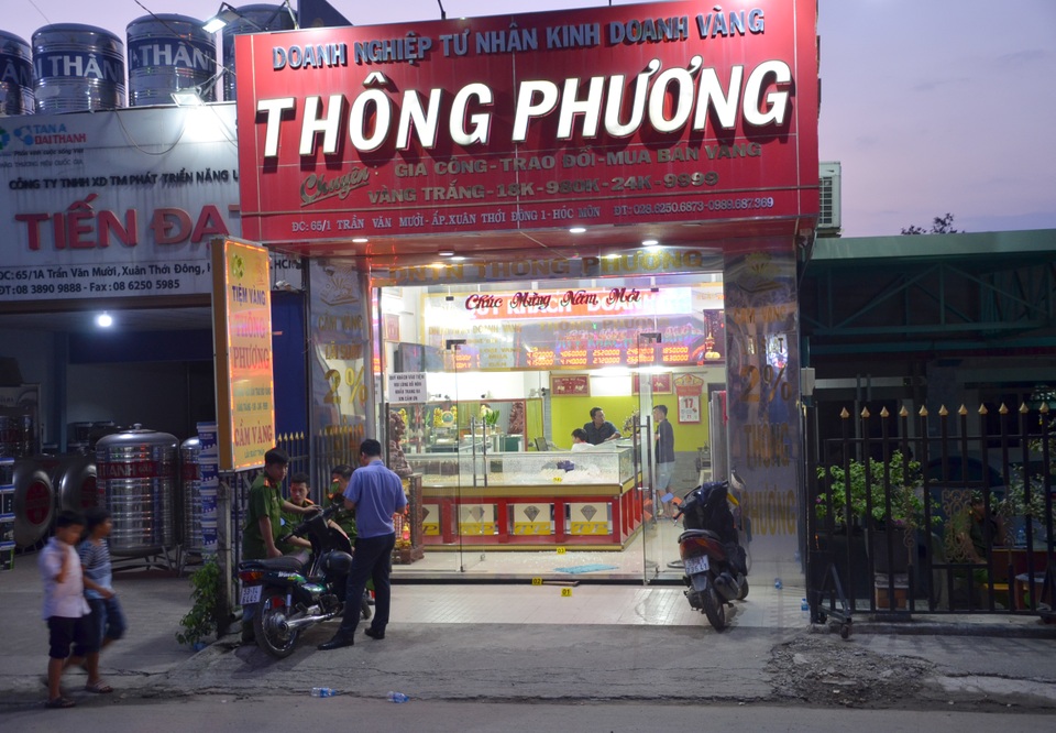 Hành trình truy bắt 3 đối tượng nổ súng cướp tiệm vàng ở TPHCM - 4 Hành trình truy bắt 3 đối tượng nổ súng cướp tiệm vàng ở TPHCM - 4