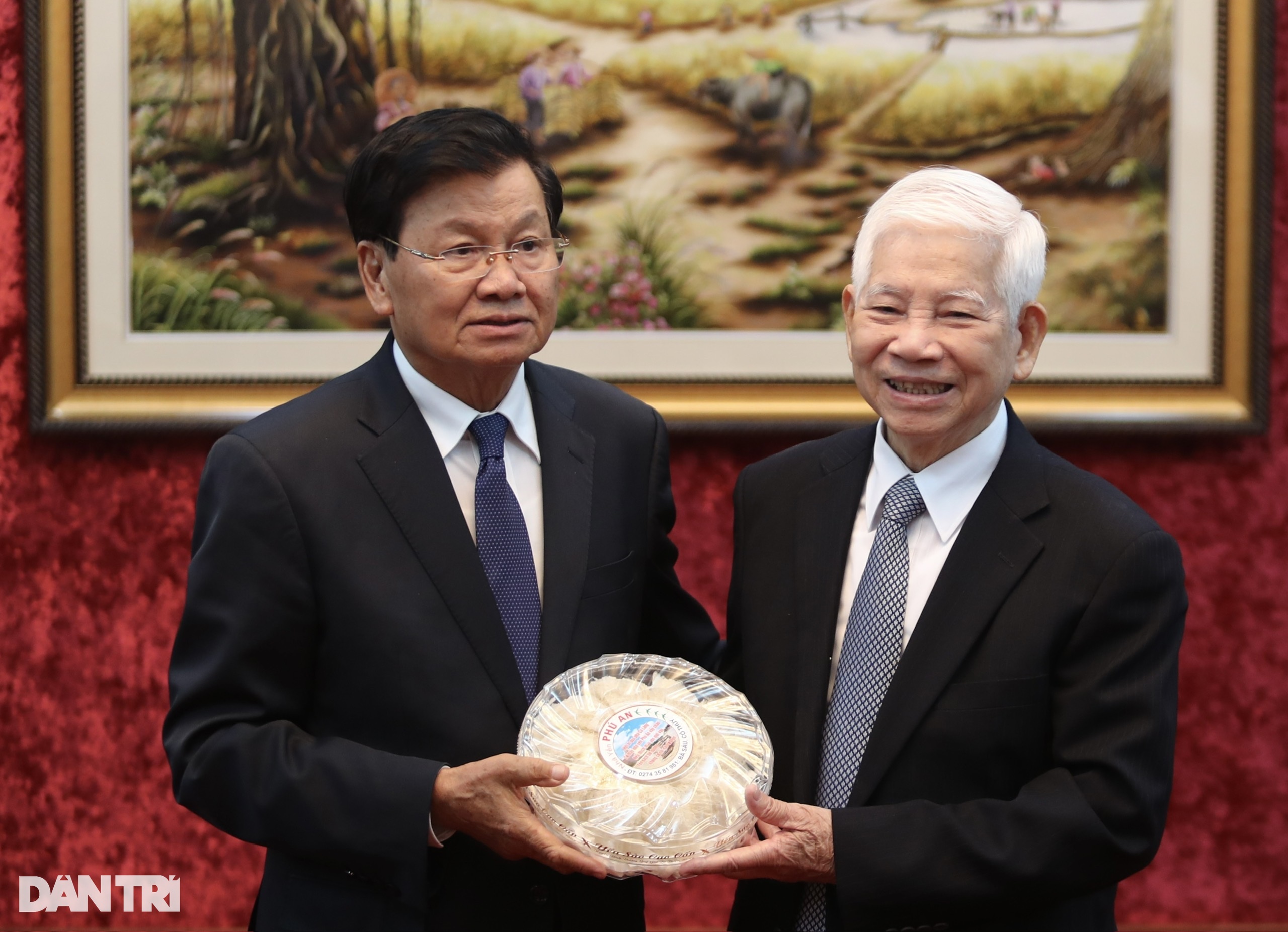 View - Tổng Bí thư, Chủ tịch nước Lào thăm Bến Nhà Rồng, gặp các nguyên lãnh đạo | Báo Dân trí