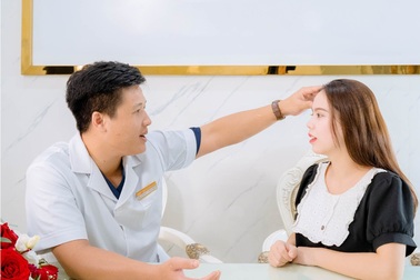 Làm mũi xong người xinh bội phần, người mũi vẹo ngược. Nguyên nhân do đâu?