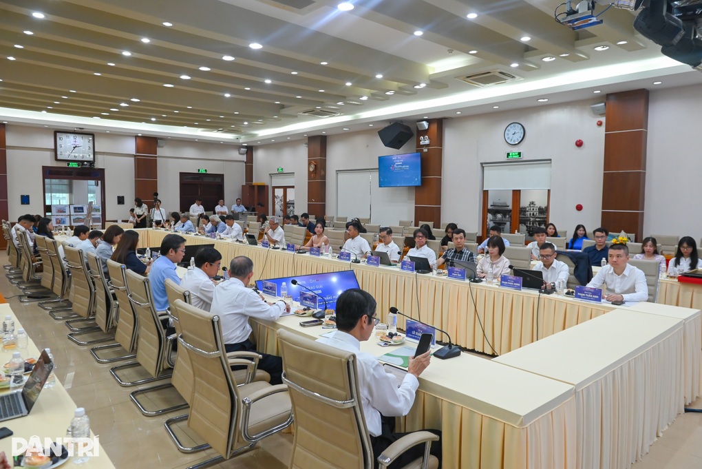 Cuộc thi “50 năm vượt nắng thắng mưa - thắp sáng khát vọng thịnh vượng” truyền năng lượng tích cực cho các tác giả - 1 Cuộc thi “50 năm vượt nắng thắng mưa - thắp sáng khát vọng thịnh vượng” truyền năng lượng tích cực cho các tác giả - 1