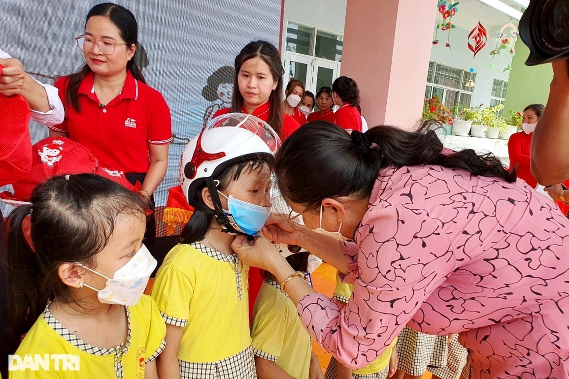 Huy động hỗ trợ trẻ em nghèo, khó khăn qua chương trình giáo dục cộng đồng - 4 Huy động hỗ trợ trẻ em nghèo, khó khăn qua chương trình giáo dục cộng đồng - 4