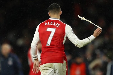 MU sẽ trao áo số 7 huyền thoại cho Sanchez?