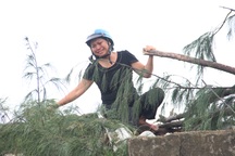 Bão đi qua, nước mắt ở lại