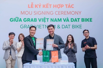 Grab Việt Nam và Dat Bike hợp tác hỗ trợ tài xế công nghệ chuyển đổi xanh