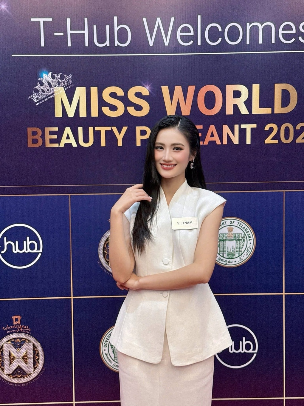 បវរកញ្ញាពិភពលោកឆ្នាំ 2025 ជិតដល់ពាក់កណ្តាលហើយ តើ Y Nhi វាយតម្លៃយ៉ាងណា? - ៣ Hoa hậu Thế giới 2025 đi được nửa chặng, Ý Nhi được đánh giá thế nào? - 3