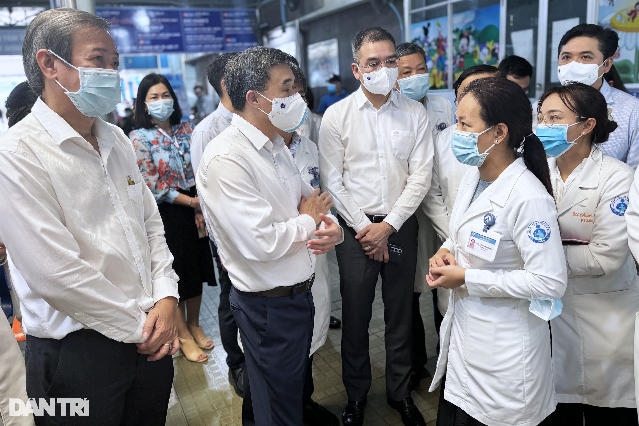Thứ trưởng Bộ Y tế: 11 năm mới cập nhật hướng dẫn điều trị sởi là quá chậm - 1 Thứ trưởng Bộ Y tế: 11 năm mới cập nhật hướng dẫn điều trị sởi là quá chậm - 1