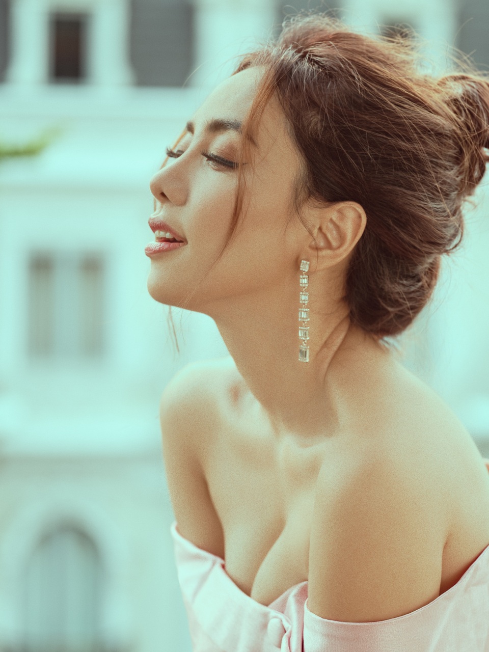 Hậu vụ kiện 9 năm với ông bầu, Miko Lan Trinh than thở: “Đừng dễ tin người” - 4 Hậu vụ kiện 9 năm với ông bầu, Miko Lan Trinh than thở: “Đừng dễ tin người” - 4